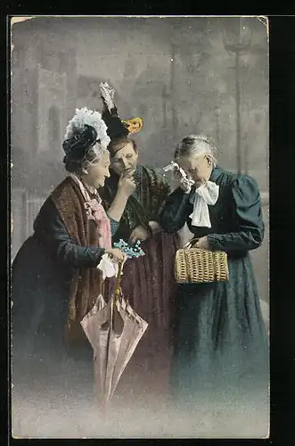 AK Drei ältere Frauen mit Schirm und Taschentuch