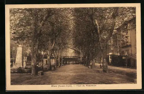 AK Riez, Place du Monument