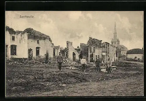 AK Bantheuville, Soldaten vor Ruinen und unzerstörter Kirche