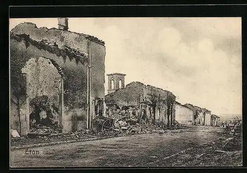 AK Eton, Strassenpartie mit Ruinen