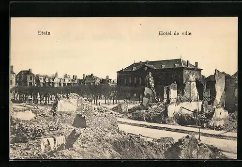 AK Etain, Ruines et l`Hotel de Ville