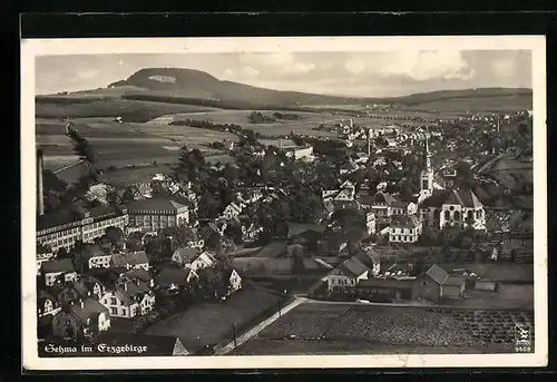 AK Sehma /Erzgeb., Ortsansicht mit Blick ins Land, Fliegeraufnahme