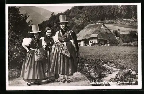 AK Furtwangen, Schwarzwaldtrachten (Furtwanger)