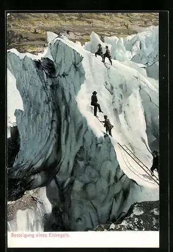 AK Bergsteiger bei dem Erklimmen eines Eiskegels