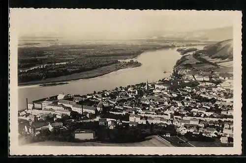 AK Hainburg /Donau, Ortsansicht mit Donau aus der Vogelschau