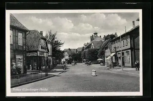 AK Soltau /Lüneburger Heide, Strassenpartie mit Passanten