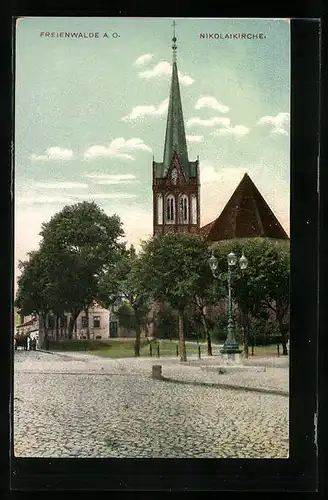 AK Freienwalde a. O., Strassenpartie an der Nikolaikirche