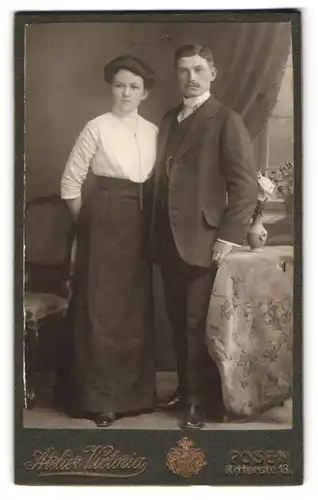 Fotografie Atelier Victoria, Posen, Ritterstrasse 13, Bürgerliches Paar in eleganter Kleidung