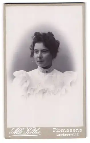 Fotografie Alb.Köthe, Pirmasens, Landauerstrasse 7, schöne junge Frau mit Hochsteckfrisur