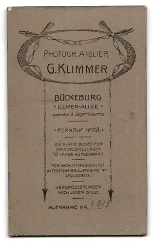 Fotografie G. Klimmer, Bückeburg, Ulmenallee, Blondes Mädchen mit Schleife im Haar