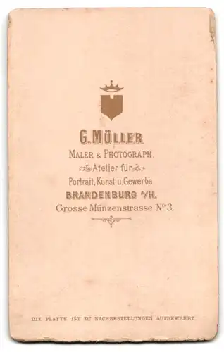 Fotografie G. Müller, Brandenburg a. H., Grosse Münzenstrasse 3, Heranwachsender Knabe im hochwertigen Kostüm