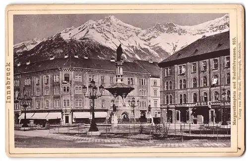 Fotografie Fritz Gratl, Innsbruck, Ansicht Innsbruck, Blick auf den Margarethenplatz mit Rudolfsbrunnen