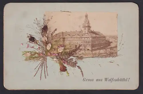 Fotografie unbekannter Fotograf, Ansicht Wolfenbüttel, Blick auf das Herzögliche Schloss, Trockenblumen