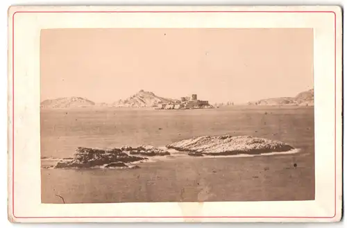 Fotografie unbekannter Fotograf, Ansicht Marseille, Blick zu dem Chateau d`If auf der Île d’If