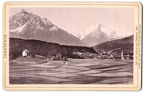 Fotografie Fritz Gratl, Innsbruck, Ansicht Igls, Blick auf das Dorf mit Serles und Habicht