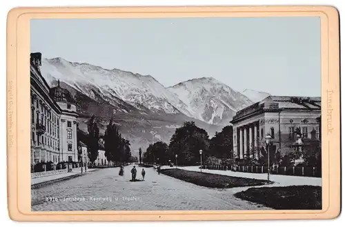 Fotografie Stengel & Co., Dresden, Ansicht Innsbruck, Strassenpartie Rennweg mit dem Theater