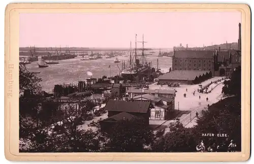 Fotografie unbekannter Fotograf, Ansicht Hamburg, Blick auf die Hafen Elbe mit Segelschiff