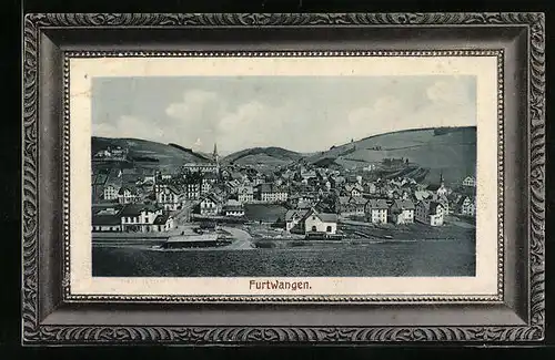 Passepartout-AK Furtwangen, Ortsansicht mit Blick auf Hügel