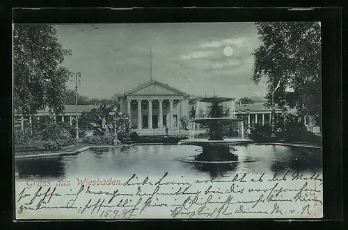 Mondschein-AK Wiesbaden, Kurhaus mit Brunnen