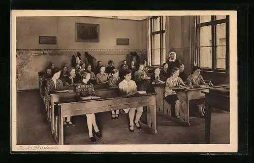 AK Berlin, Marthashof, Schwedterstrasse 37-40, Marthashofschule, junge Mädchen in der Lesestunde