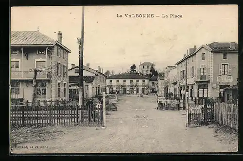 AK La Valbonne, La Place