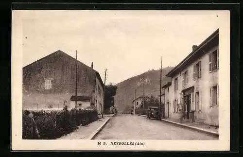 AK Neyrolles, Strasse mit Blick auf einen Berg