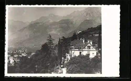 AK Meran, Hotel-Pension Hochland mit Blick ins Tal