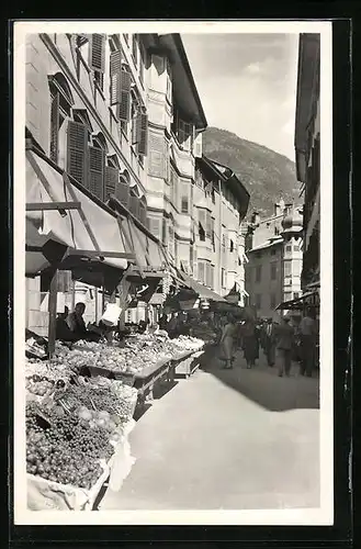 AK Bozen, Obstmarkt im Sonnenschein