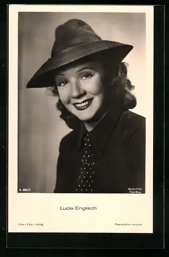 AK Schauspielerin Lucie Englisch lächelnd mit Hut