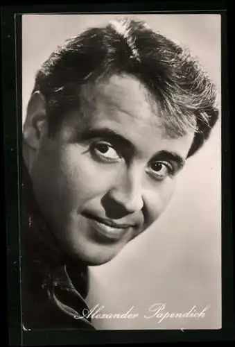AK Schauspieler Alexander Papendick mit freundlichem Lächeln
