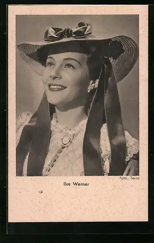 AK Schauspielerin Ilse Werner mit toller Kopfbedeckung