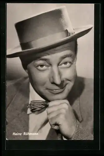 AK Schauspieler Heinz Rühmann mit Hut