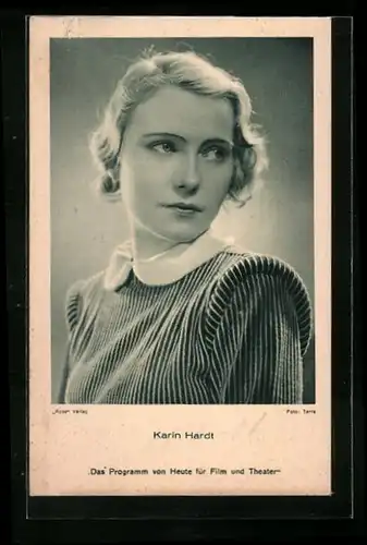 AK Schauspielerin Karin Hardt in gestreiftem Kleid