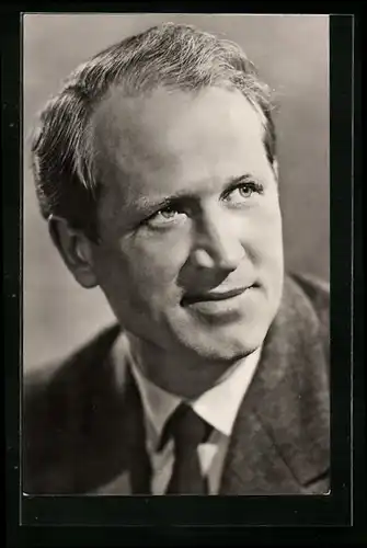 AK Schauspieler Wilhelm Koch-Hooge mit Krawatte im Anzug