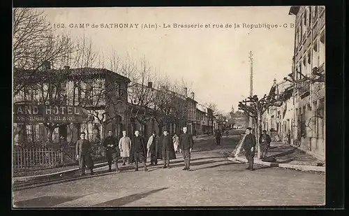 AK Camp-de-Sathonay, La Brasserie et rue de la Republique