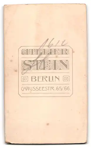 Fotografie Atelier Stein, Berlin, Chausseestrasse 65-66, Eleganter Herr mit Vollbart