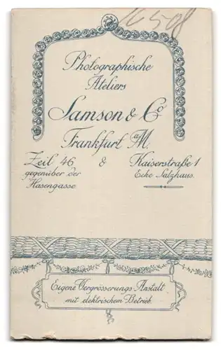 Fotografie Samson & Co., Frankfurt a. M., Zeil 46, Ältere Dame im Kleid mit Puffärmeln