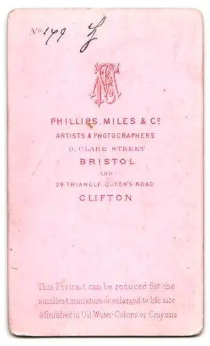 Fotografie Philips - Miles & Co., Bristol, 9. Clare Street, Portrait eines jungen Herren im Anzug mit Krawatte