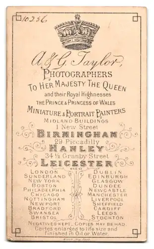 Fotografie A. & G. Taylor, Hanley, 29 Piccadilly, Herr im Anzug mit Bart