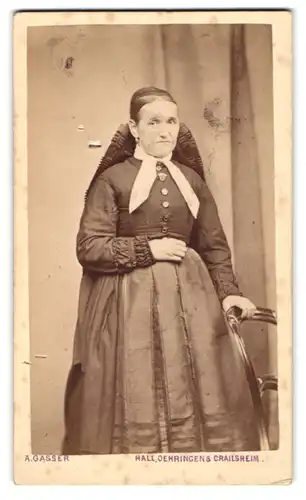 Fotografie A. Gasser, Hall, Dame im langen Kleid mit Halstuch