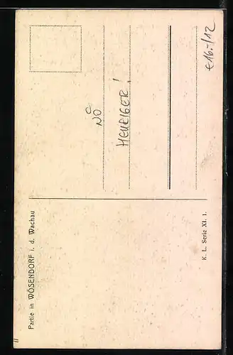 AK Wösendorf i.d. Wachau, Ortspartie mit Spaziergängerin