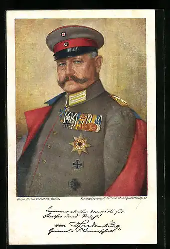 Künstler-AK Generalfeldmarschall Paul von Hindenburg in Uniform mit Ordenspange und Schirmmütze