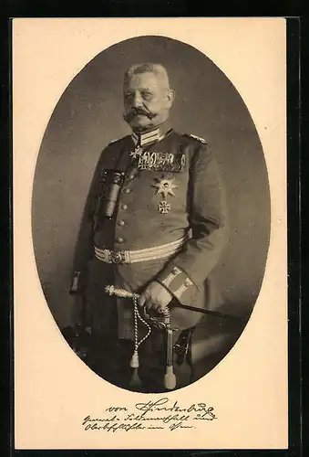 AK Generalfeldmarschall Paul von Hindenburg in Uniform mit Degen und Feldstecher
