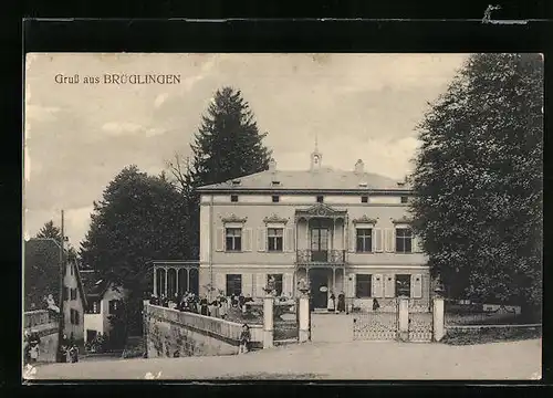 AK Brüglingen, Blick auf ein Haus mit Passanten