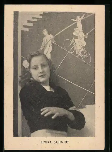 AK Schauspielerin Elvira Schmidt mit Blume im Haar