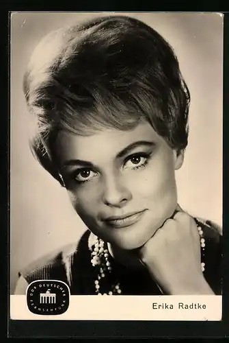 AK Schauspielerin Erika Radtke freundlich lächelnd