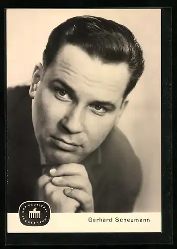 AK Schauspieler Gerhard Scheumann mit nachdenklichem Blick