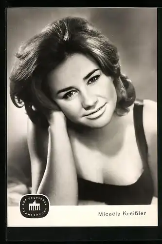 AK Schauspielerin Micaela Kreissler im Sommerkleid