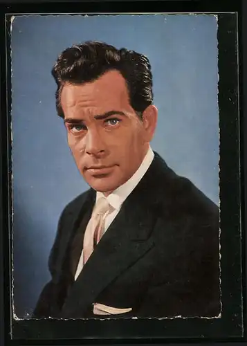 AK Schauspieler Adrian Hoven mit ernster Miene