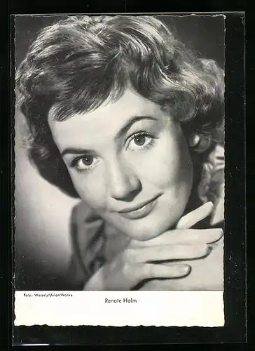 AK Schauspielerin Renate Holm stützt fragend den Kopf in die Hände